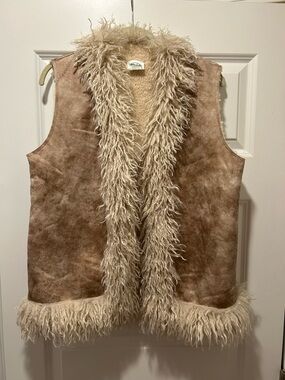 Vintage-Inspired Faux Shearling Vest in Taupe